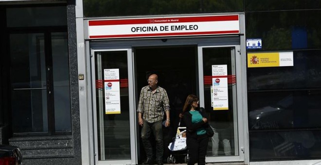 Dentro de los desempleados que habían trabajado anteriormente, los parados de muy larga duración fueron los que más aumentaron en 2014 en términos cuantitativos, desde 1.275.700 en 2013 a un total de 1.397.000, lo que supone un incremento de 121.300 desem