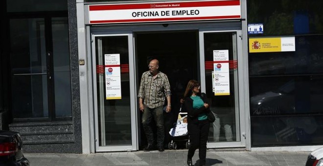 Dentro de los desempleados que habían trabajado anteriormente, los parados de muy larga duración fueron los que más aumentaron en 2014 en términos cuantitativos, desde 1.275.700 en 2013 a un total de 1.397.000, lo que supone un incremento de 121.300 desem