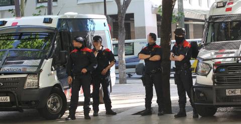 Mossos d'Esquadra y Guardia Urbana de Barcelona. EFE/TONI GARRIGA