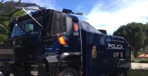 Camión lanza agua de la Policía Nacional./ EUROPA PRESS