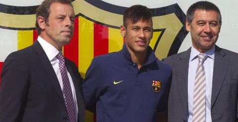 Bartomeu y Rosell rodean a Neymar en el día de su presentación.