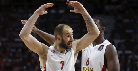 El escolta del Olympiacos Vassilis Spanoulis tras la victoria de su equipo ante el CSKA de Moscú en el primer partido de semifinales de la Final a cuatro de la Euroliga que se disputa esta tarde en el Barclaycard Center de Madrid. EFE/Juan Carlos Hidalgo