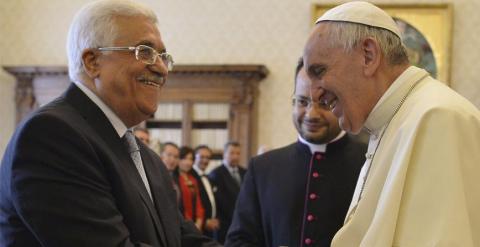 El papa Francisco y el presidente palestino, Mahmud Abás, en el Vaticano. / REUTERS