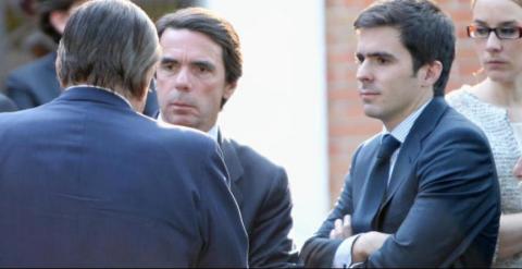 José María Aznar Botella, junto a su padre, el expresidente del Gobierno. EFE