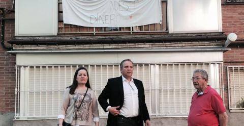 El candidato del PSOE a la Alcaldía de Madrid, Antonio Miguel Carmona, en su visita a la colonia de San Agustín. E.P.