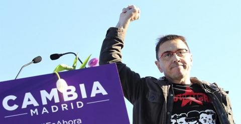 El exdirigente de Podemos, Juan Carlos Monedero, durante su intervención en el mitin de cierre de campaña para las elecciones autonómicas y municipales del 24 de mayo, hoy en Madrid. EFE/Javier Lizon