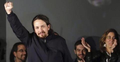 El dirigente de Podemos, Pablo Iglesias, festeja en Madrid los resultados en las elecciones. / Alberto Martin (EFE)