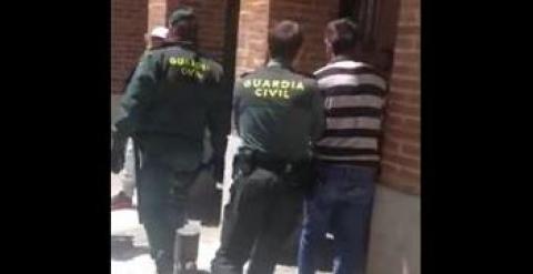 La Guardia Civil, en el momento de la detención de los acusados. EUROPA PRESS