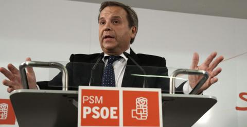 El candidato del PSOE para el Ayuntamiento de Madrid, Antonio Miguel Carmona, durante la rueda de prensa que ha ofrecido en la sede del PSM. EFE/Angel Díaz