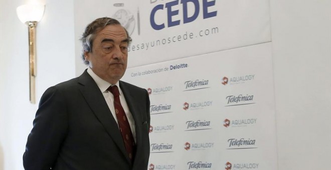 El presidente de la CEOE, Juan Rosell, durante su intervención en la jornada de hoy para debatir sobre la reforma laboral. EFE