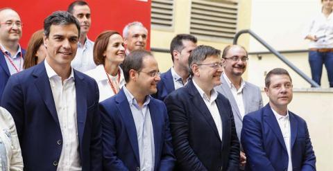 El secretario general del PSOE, Pedro Sánchez, junto al secretario de Organización y Acción Electoral, César Luena, el secretario de Refomas Democráticas y candidato a la Presidencia valenciana del PSPV-PSOE, Ximo Puig, y el candidato del PSOE a president