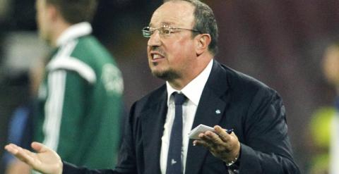 Rafa Benítez da instrucciones al Napolés en uno de sus últimos partidos como técnico del conjunto italiano. /REUTERS