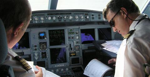 Tripulación de cabina de un vuelo de Iberia. IBERIA