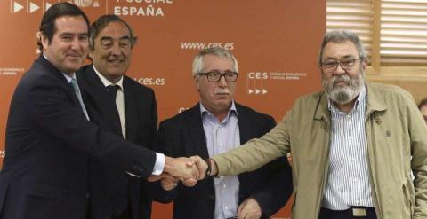 Los secretarios generales de CCOO y UGT, Ignacio Fernández Toxo y Cándido Méndez, y los presidentes de CEOE y Cepyme, Juan Rosell (2-i) y Antonio Garamendi, han firmadi hoy el III Acuerdo para el Empleo y la Negociación Colectiva. / F. ALVARADO (EFE)