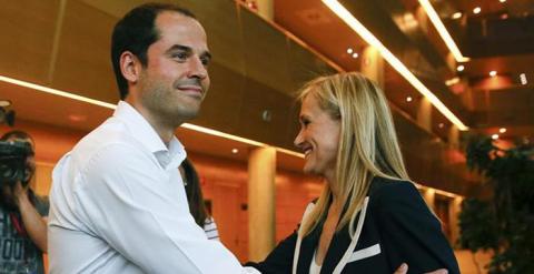 Cristina Cifuentes, junto al candidato de Ciudadanos, Ignacio Aguado. / EFE