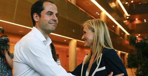 Cristina Cifuentes, junto al candidato de Ciudadanos, Ignacio Aguado. / EFE