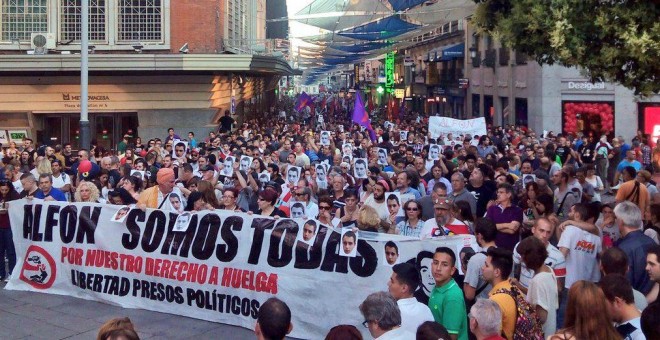 Miles de personas se manifiestan por la liberación de Alfon en la Plaza de Callo de Madrid.