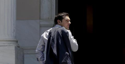 Tsipras llega a su oficina en Atenas. REUTERS/Alkis Konstantinidis