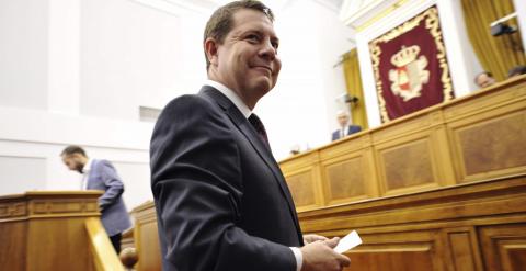 El líder del PSOE de Castilla-La Mancha y candidato a presidir el Gobierno regional, Emiliano García-Page, durante la celebración de la constitución de las Cortes de Castilla-La Mancha. EFE/Ismael Herrero