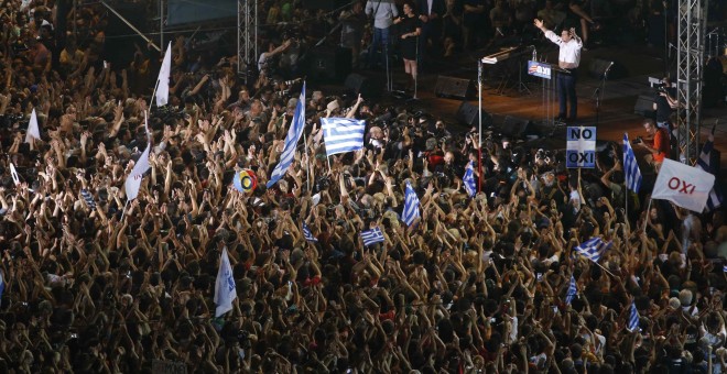 Tsipras ante una plaza Syntagma abarrotada. - REUTERS
