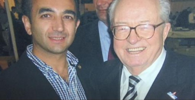 El jefe nacional de La Falange, Manuel Andrino, junto al exdirigente del Frente Nacional francés, Jean-Marie Le Pen.