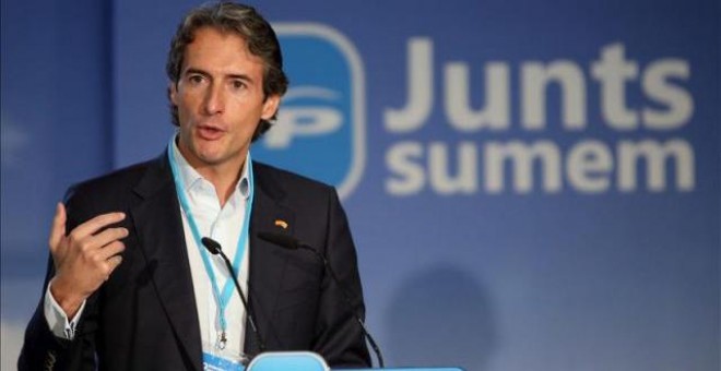 El alcalde de Santander, Íñigo de la Serna, interviene en un acto del Partido Popular. EFE