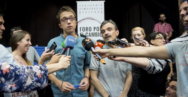 El número dos de Podemos, Íñigo Errejón, junto a José Manuel López, líder de la formación en la Comunidad de Madrid.