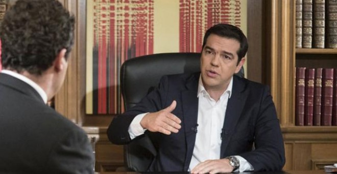Tsipras, durante la entrevista. REUTERS