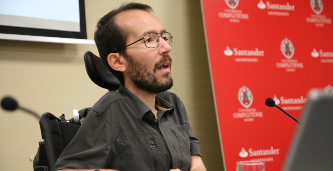 Pablo Echenique, en los cursos de verano impartidos por la Universidad Complutense de Madrid./ ALFREDO MATILLA, UCM.