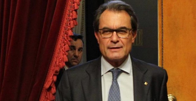 El presidente de la Generalitat, Artur Mas, a su llegada al pleno del Parlament que acoge hoy el debate y votación final del dictamen con las conclusiones de la comisión de investigación sobre el fraude y la evasión fiscal y las prácticas de corrupción po