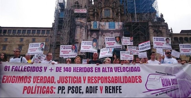 Homenaje a las víctimas del accidente ferroviario de Santiago./ EUROPA PRESS