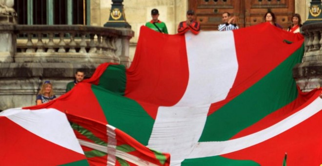 Manifestación a favor de la Ikurriña en Bilbao. EFE