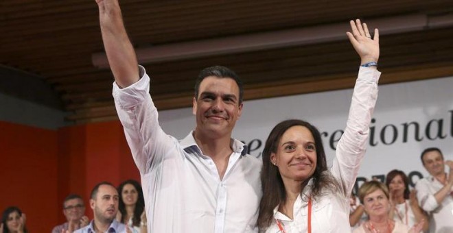 El secretario general del PSOE, Pedro Sánchez, y la nueva secretaria general del PSM, Sara Hernández .- Chema Moya (EFE)