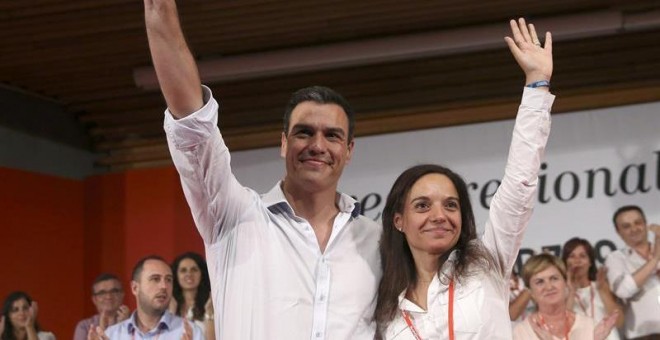 El secretario general del PSOE, Pedro Sánchez, y la nueva secretaria general del PSM, Sara Hernández .- Chema Moya (EFE)