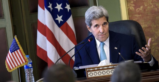 El secretario de EEUU, John Kerry, tras reunirse este domingo con el ministro de Asuntos Exteriores de Egipto,Sameh Shukri./ REUTERS/Brendan Smialowski/Pool