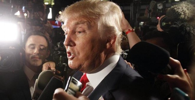 Donald Trump es visto hoy, jueves 6 de agosto de 2015, momentos previos antes del foro y debate de candidatos republicanos para la presidencia de Estados Unidos en el Quicken Loans Arena en Cleveland, Ohio (Estados Unidos). El foro y el debate de los can