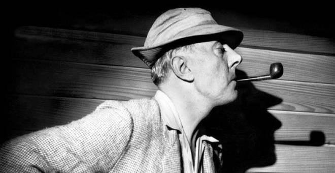 Jacques Tati caracterizado como 'monsieur Hulot'.