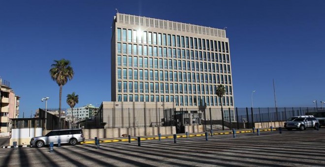 Vista de la Embajada de Estados Unidos en La Habana (Cuba) hoy, viernes 7 de agosto de 2015. El próximo 14 de agosto se realizará en este lugar la ceremonia de izado de la bandera estadounidense, acto al que se espera que asista el Secretario de Estado es