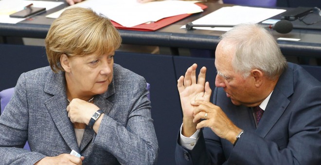 La canciller alemana, Angela Merkel, junto con el ministro de Finanzas, Wolfgang Schäuble./ REUTERS