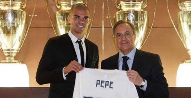 Pepe, central internacional portugués del Real Madrid, extendió su contrato con el club madridista hasta el año 2017. REALMADRID