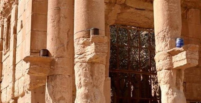 Imagen difundida por el Estado Islámico de la destrucción de uno de los templos de la ciudad romana de Palmira.