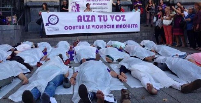 Acto de protesta contra la violencia machista en Zaragoza. Imagen: @COFZgz