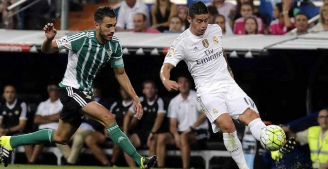 James durante un momento del partido. / ZIPI (EFE)