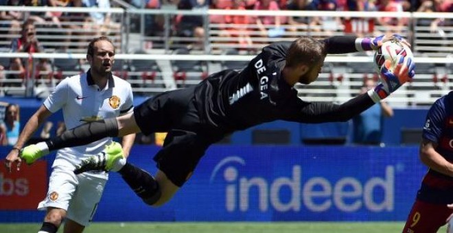 De Gea hace una parada en un partido amistoso de verano entre el Manchester United y el Barcelona. /AFP