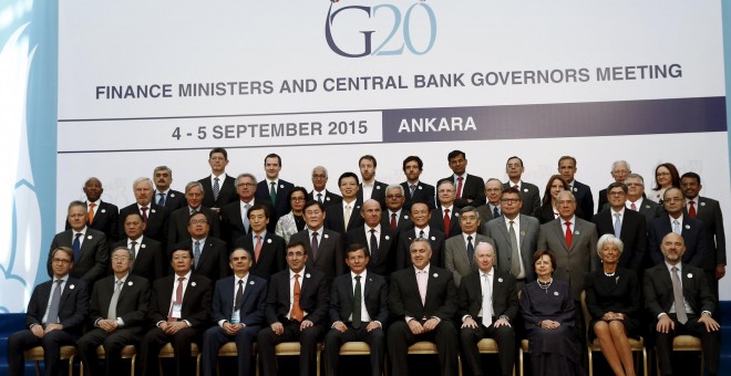 Foto de familia de los ministros de Finanzas y de los gobernadores de los bancos centrales de los países del G-20, en su reunión en Ankara (Turquía). REUTERS/Umit Bektas