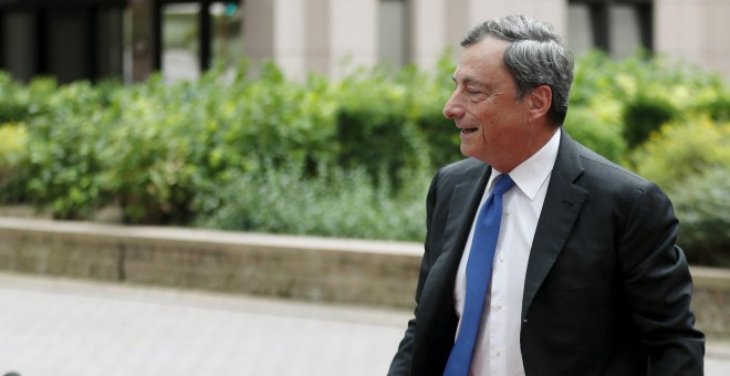 El presidente del BCE, Mario Draghi, a su llegada en Bruselas a una reunión del Eurogrupo. REUTERS/Francois Lenoir
