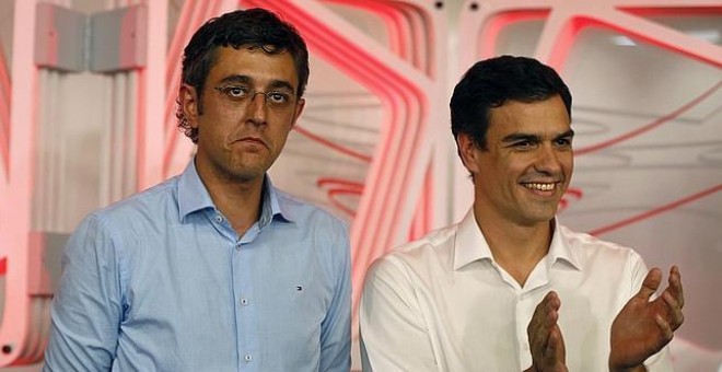 Pedro Sánchez y Eduardo Madina en una foto del debate en la campaña socialista de julio de 2014. EFE