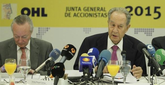 El presidente del grupo OHL, Juan Miguel Villar Mir, con el consejero delegado, Josep Piqué. E.P.