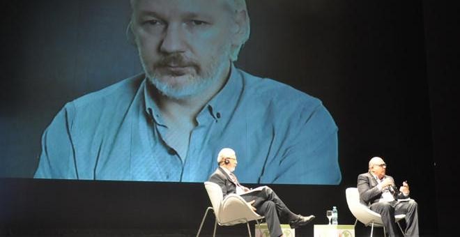 Julian Assange interviene en el Congreso sobre Nuevos Principios de la Jurisdicción Universal en Buenos Aires. / AP