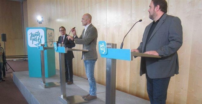 De izquierda a derecha, Artur Mas, Raül Romeva y Oriol Junqueras durante la rueda de prensa./ EP